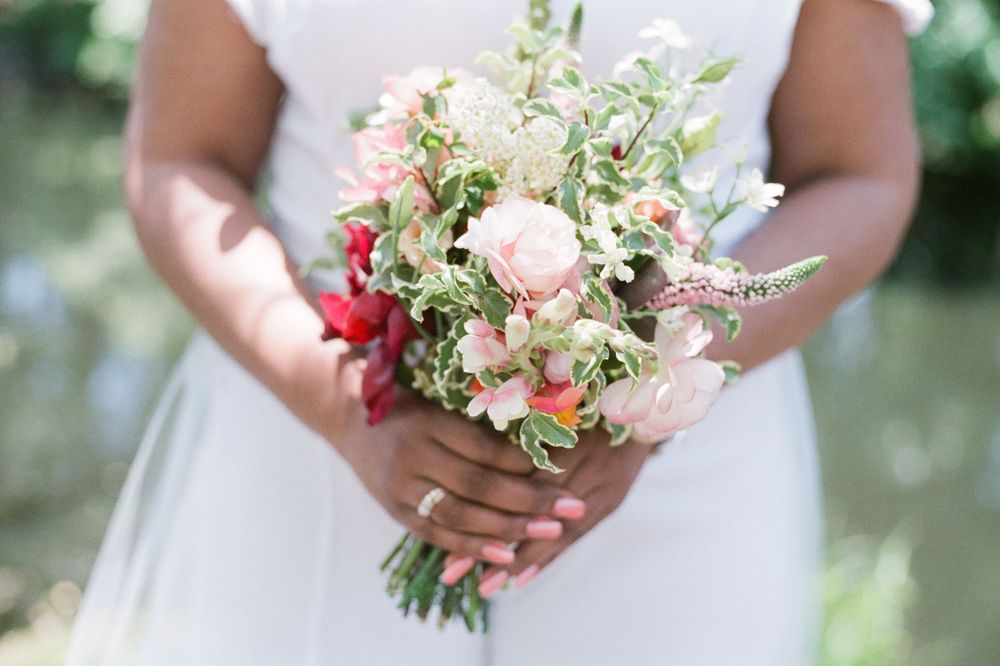 Bride holding bouquet Edgewood Estate, Temple GA