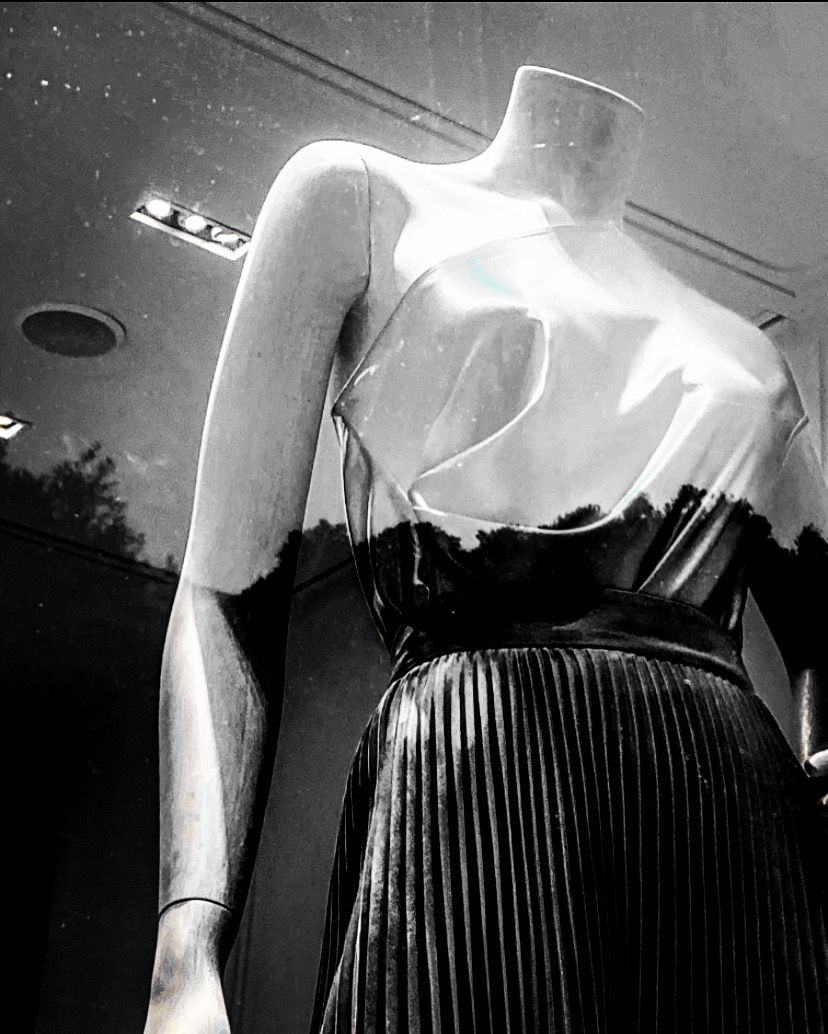 Headless Window Lass (Fillmore Street, San Francisco) - Dress, horizon, high contrast, headless, dummy