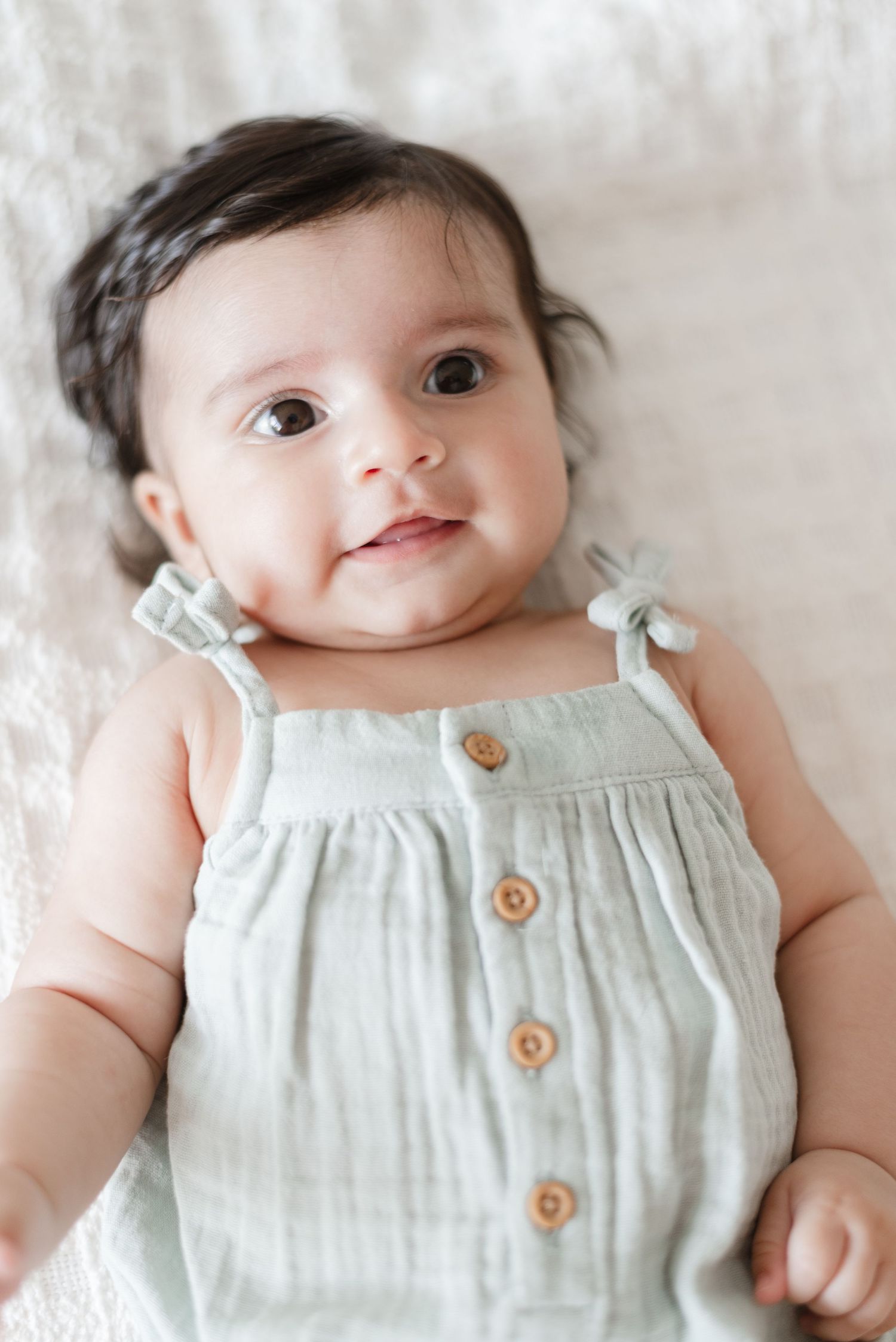 Natural newborn photographer in Toronto