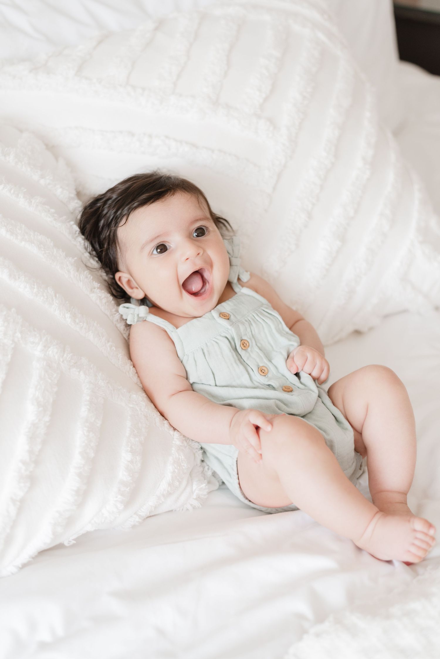Natural lifestyle baby photographer in Toronto