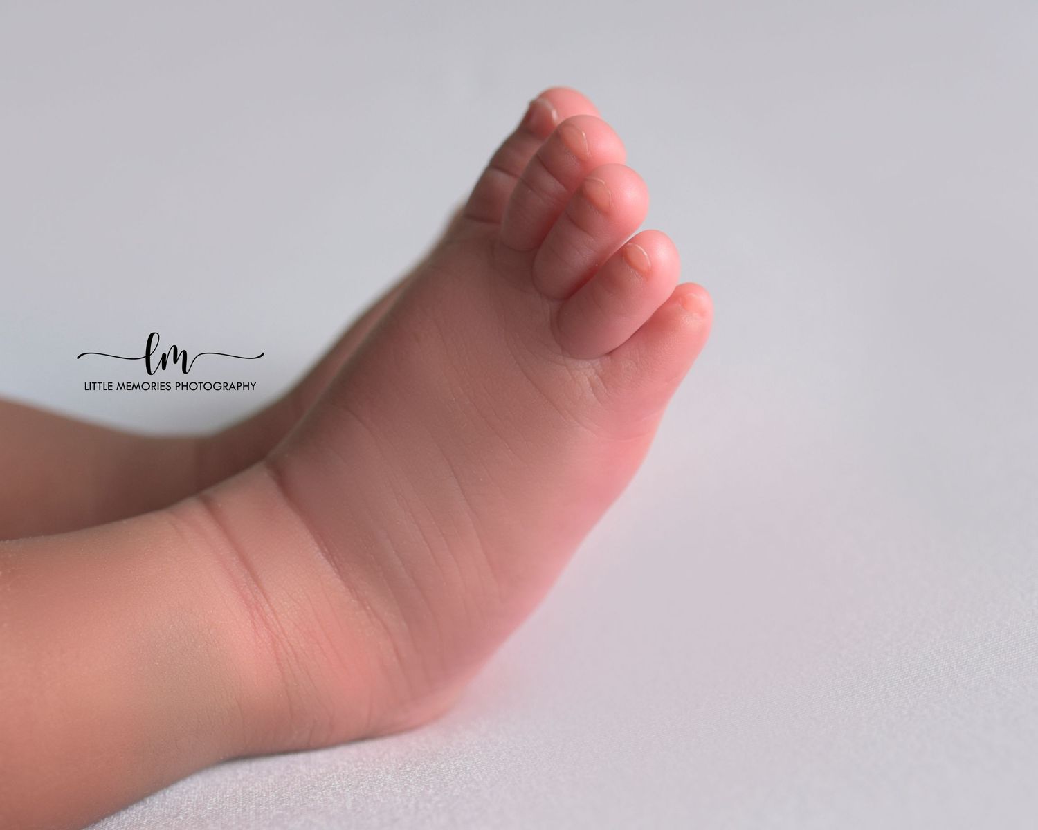 baby photoshoot at home