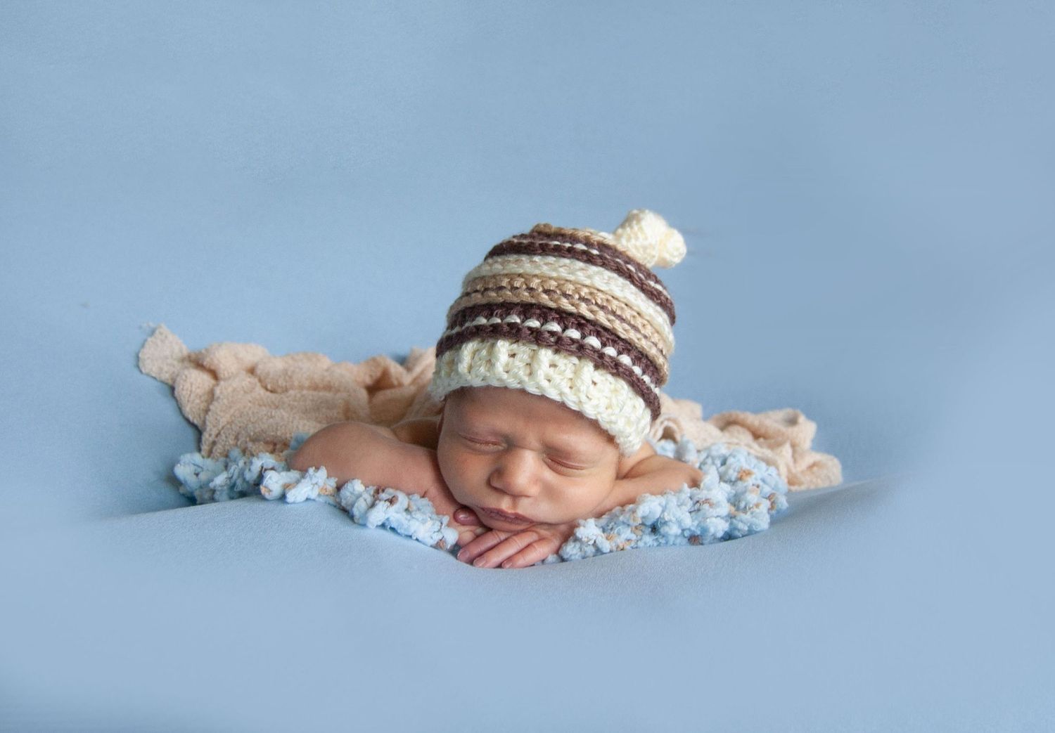 In Home Newborn Session in Evansville Indiana by ReiLynn Designs