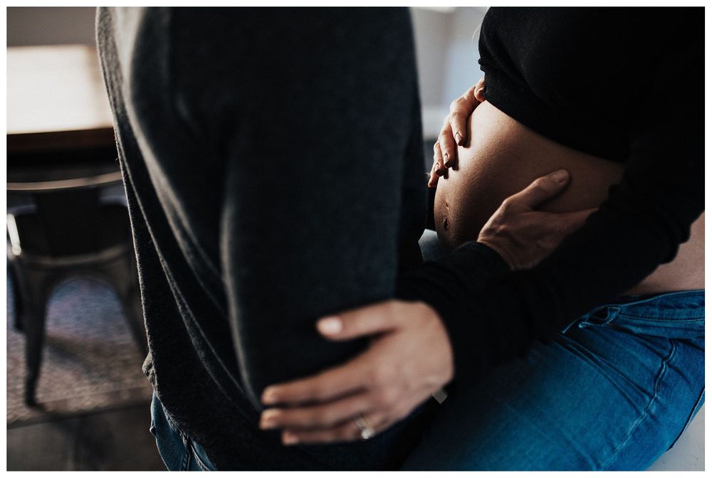 maternity belly photos, intimate maternity photos, lifestyle maternity photos