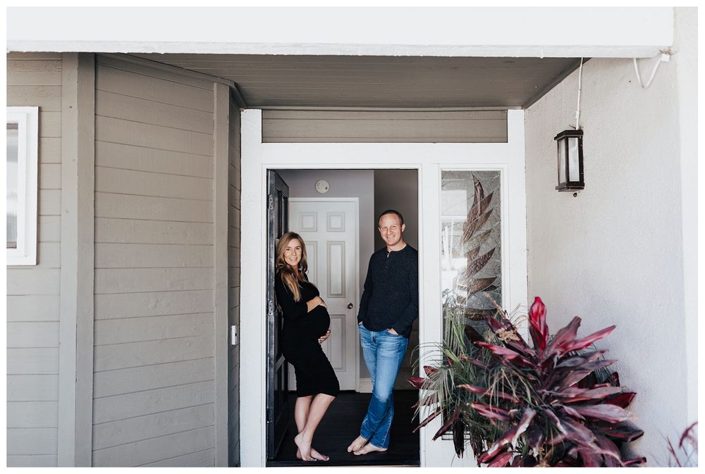 in-home maternity photos, lifestyle maternity photos