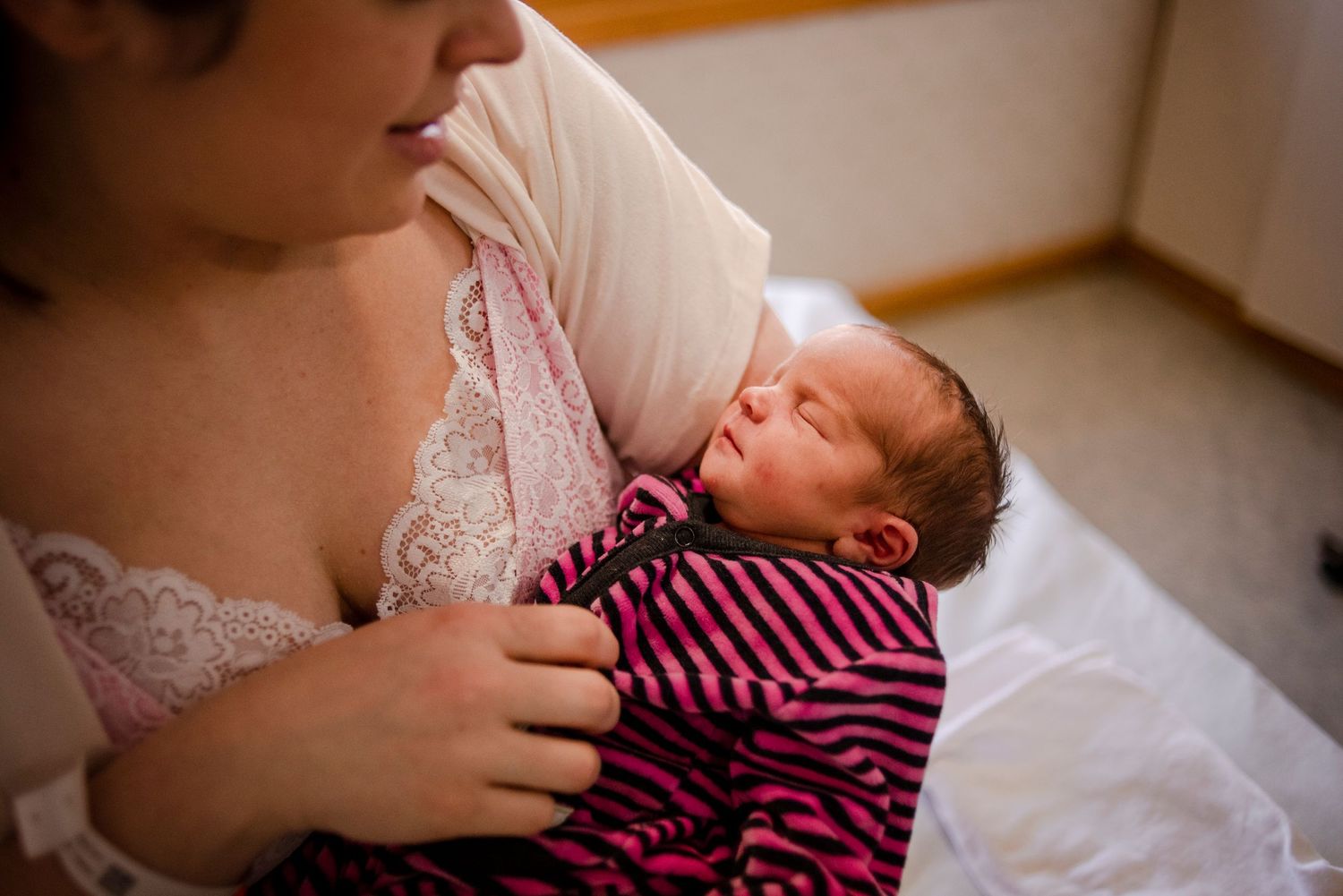 Sesión de recién nacido, fotografía infantil, bebés, maternidad, puerperio, lactancia, doula, puericultura, familia,
