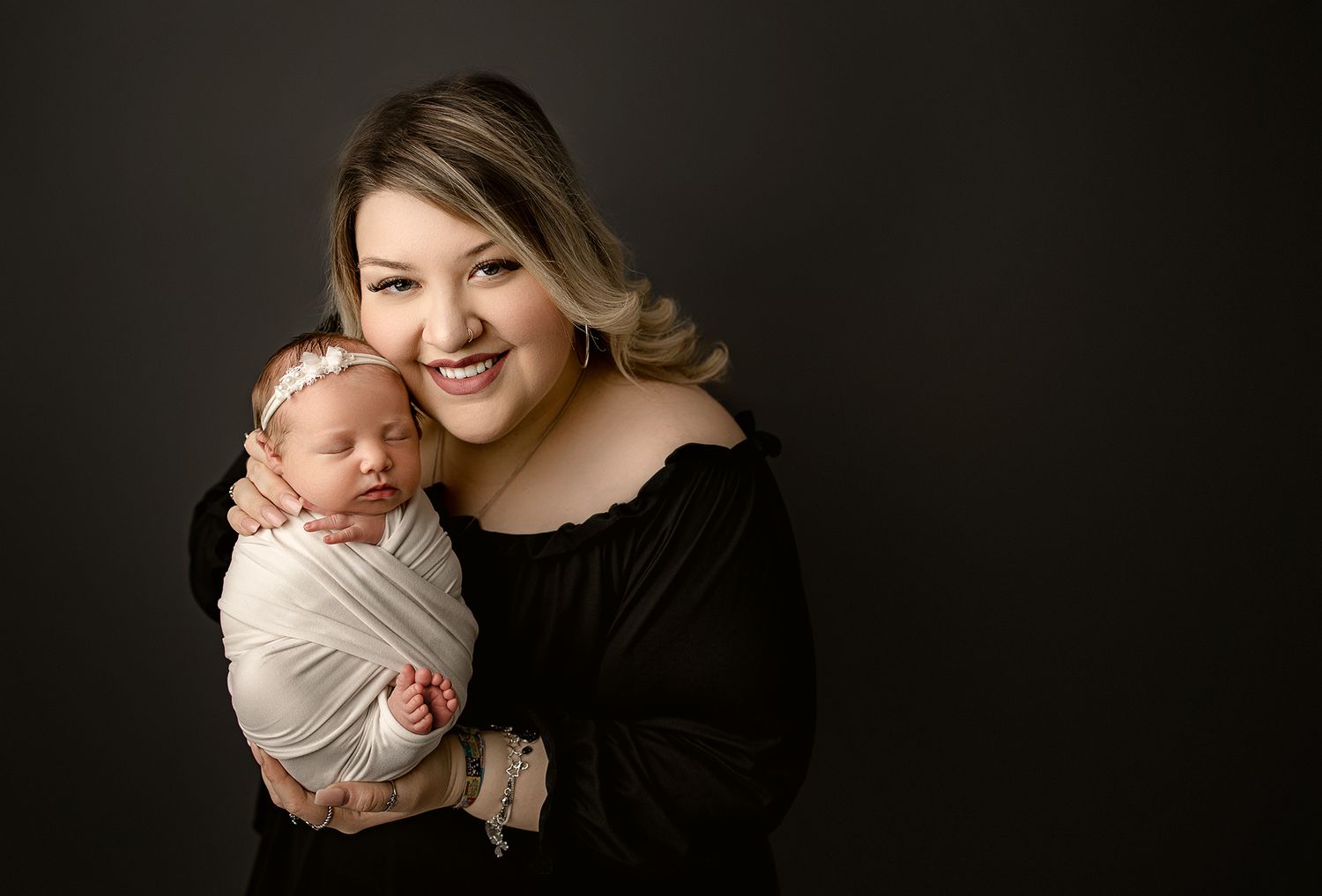 Anna Carreno Photography Newborn photographer in Spring, TX specializing in safe, timeless newborn portraits, maternity, cake smash sessions