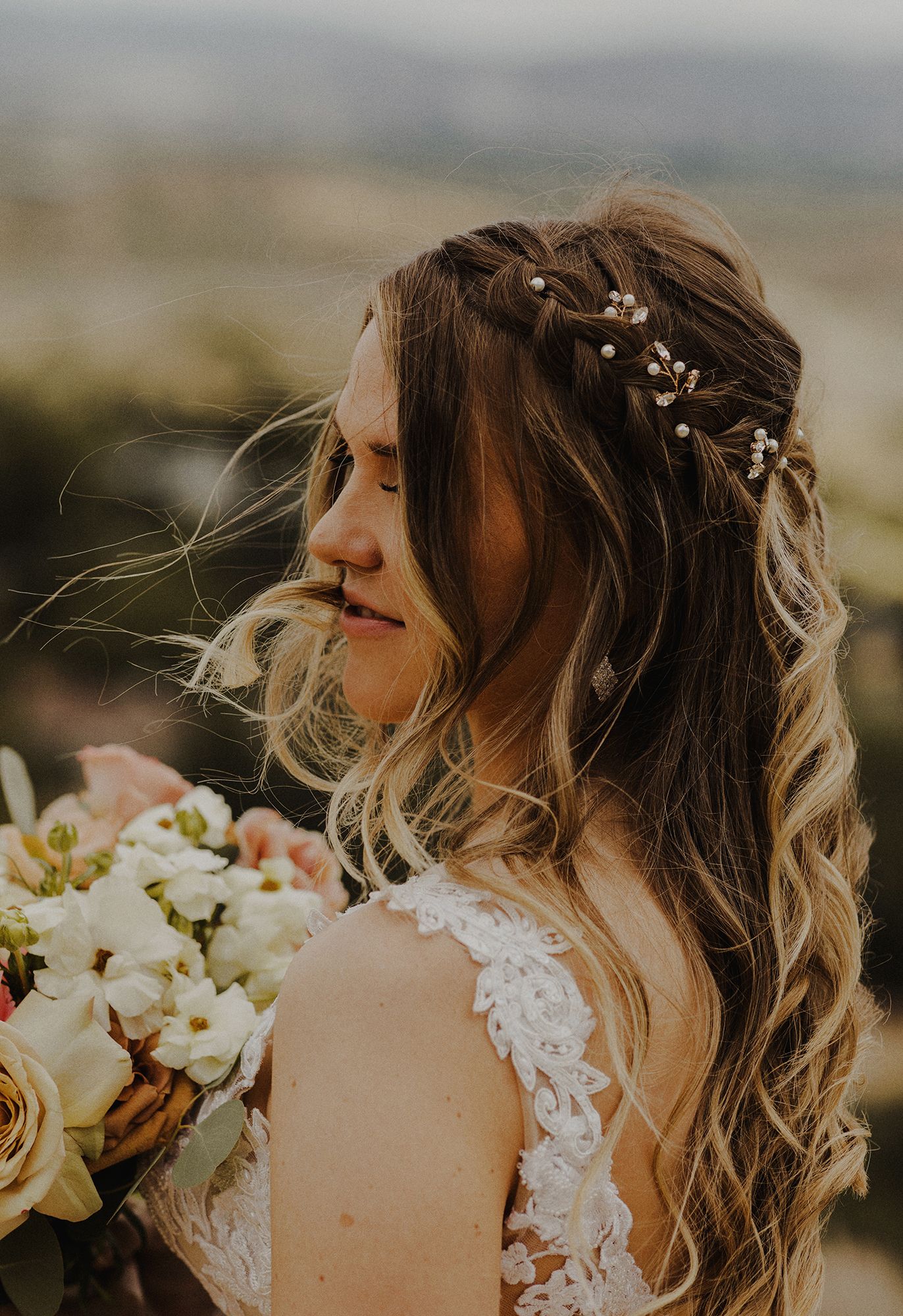 E Noelle Photography in-home wedding in Hidden Hills Los Angeles, bridal portrait hair detail