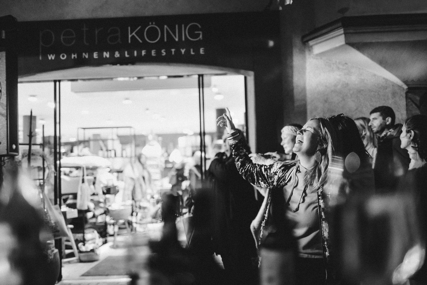 night shopping in Schwaz mit Cotton Underwear vor Petra König wohnen&lifestyle
