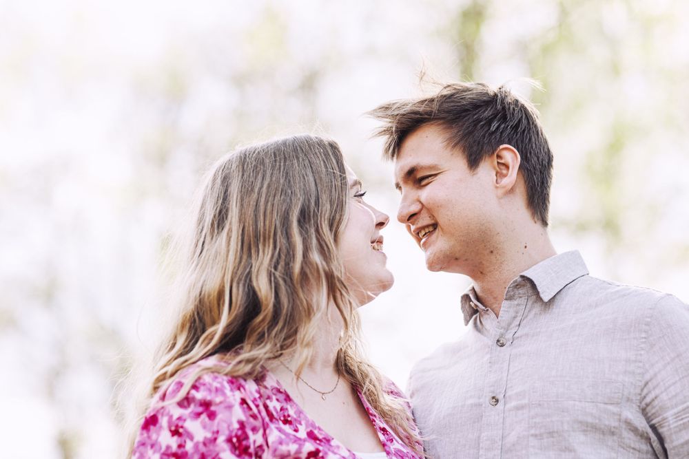 Forlovelsesbilder fotografert av Sollien Media.