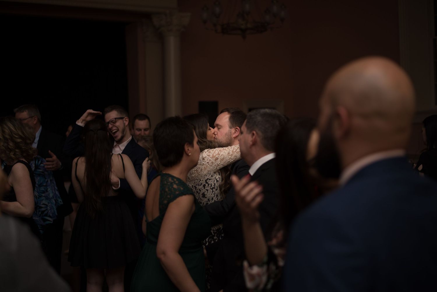 "Canadian Wedding Photographer: Creating Lasting Memories with Artistic Flair"
