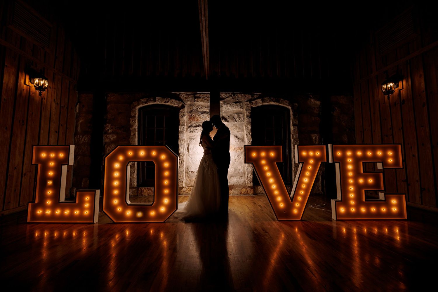 wedding couple posing infront of the love sign