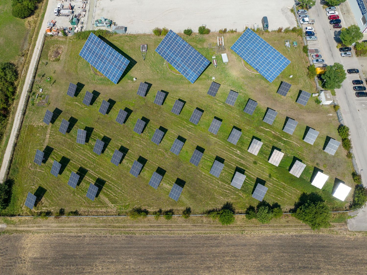 Luftaufnahme Solarplatten