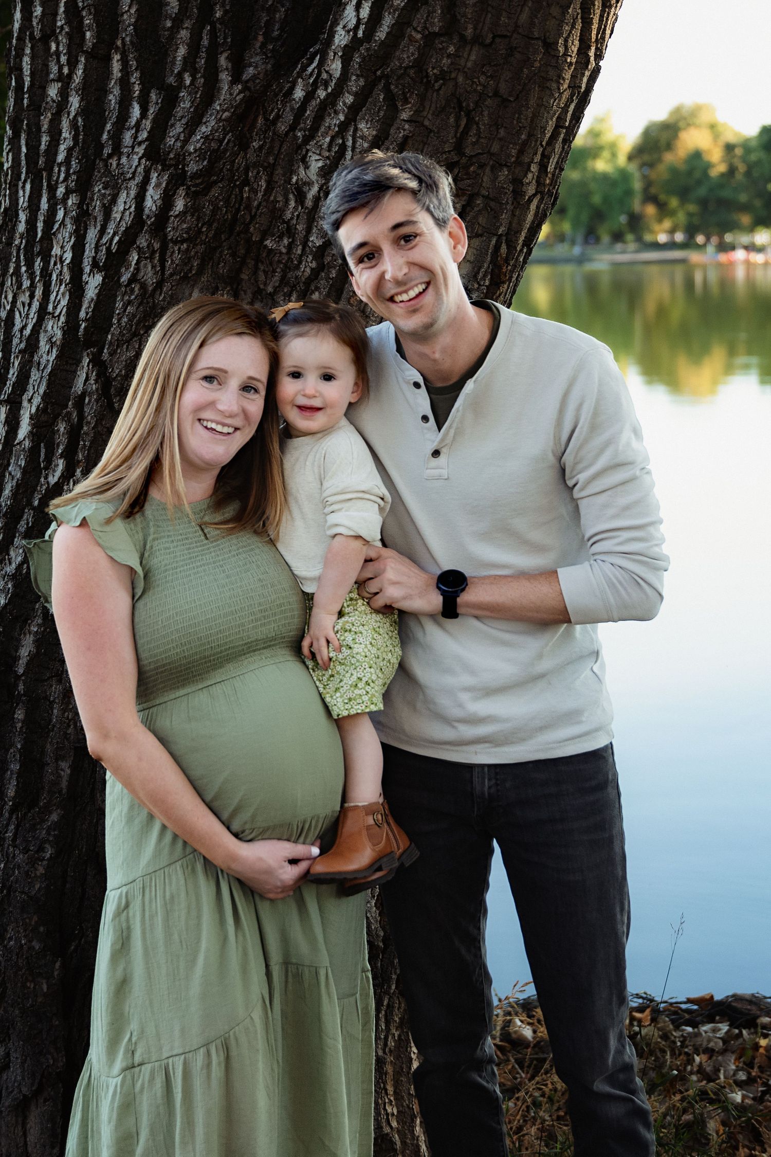 Sara Prue Photography captures memories at Wash Park: A beautiful family portrait.