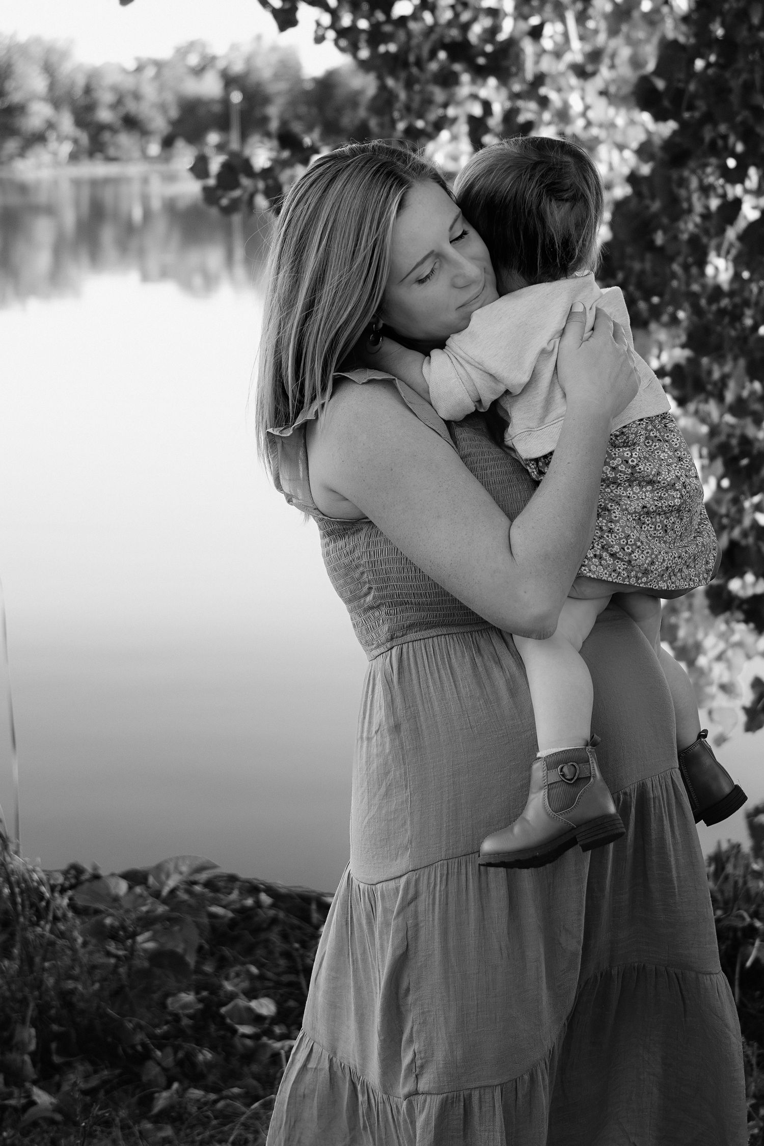 Sara Prue Photography captures memories at Wash Park: A beautiful family portrait.