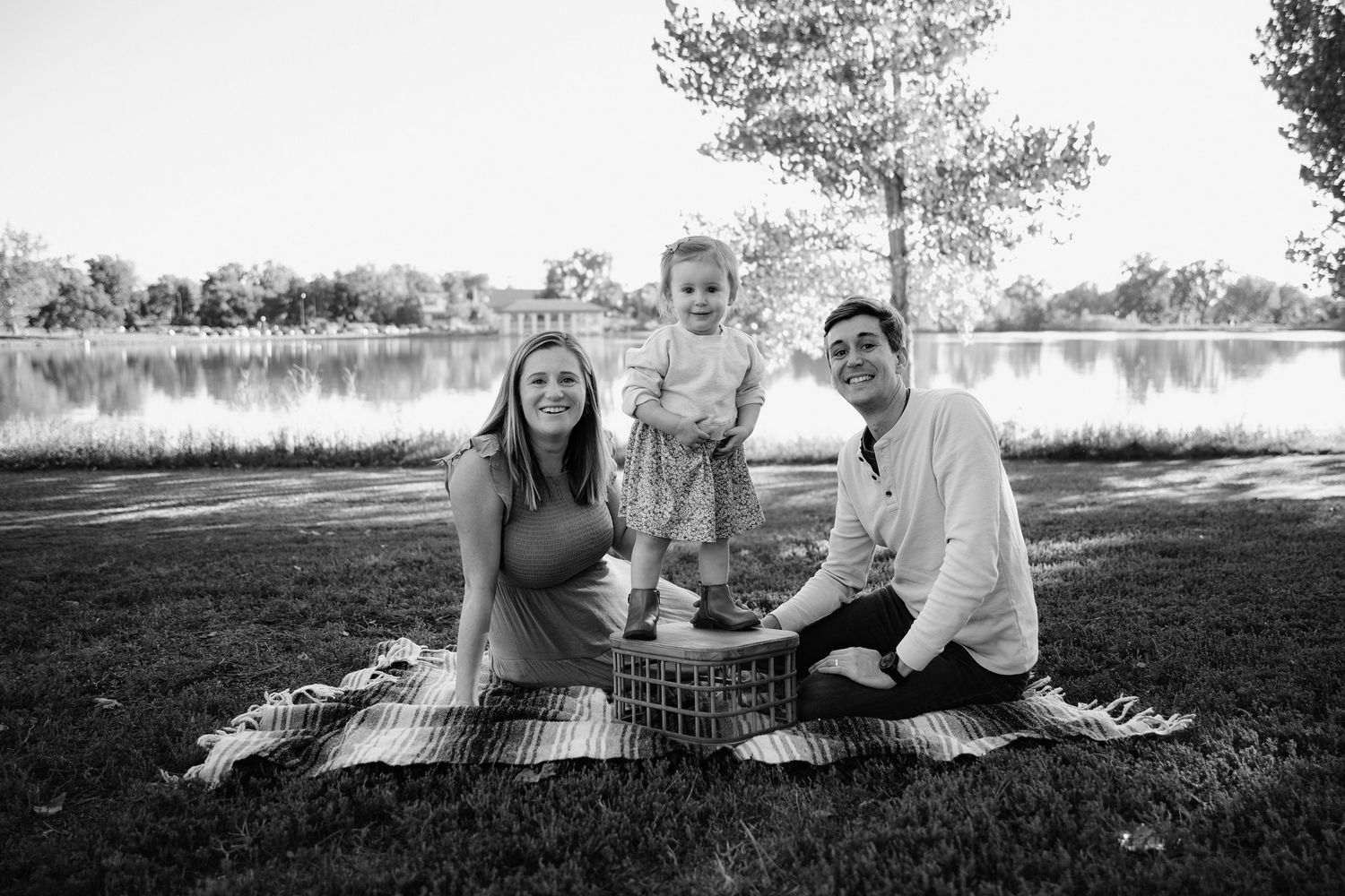 Sara Prue Photography captures memories at Wash Park: A beautiful family portrait.