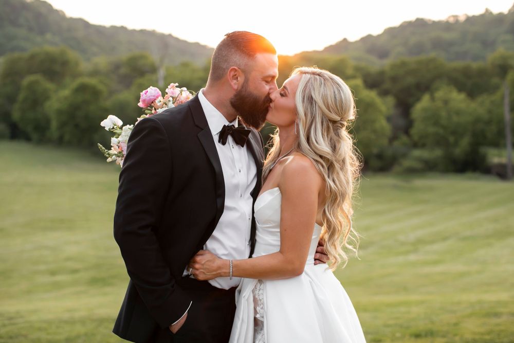 Alyssa Marie Photography - Diamond Creek Farm Wedding