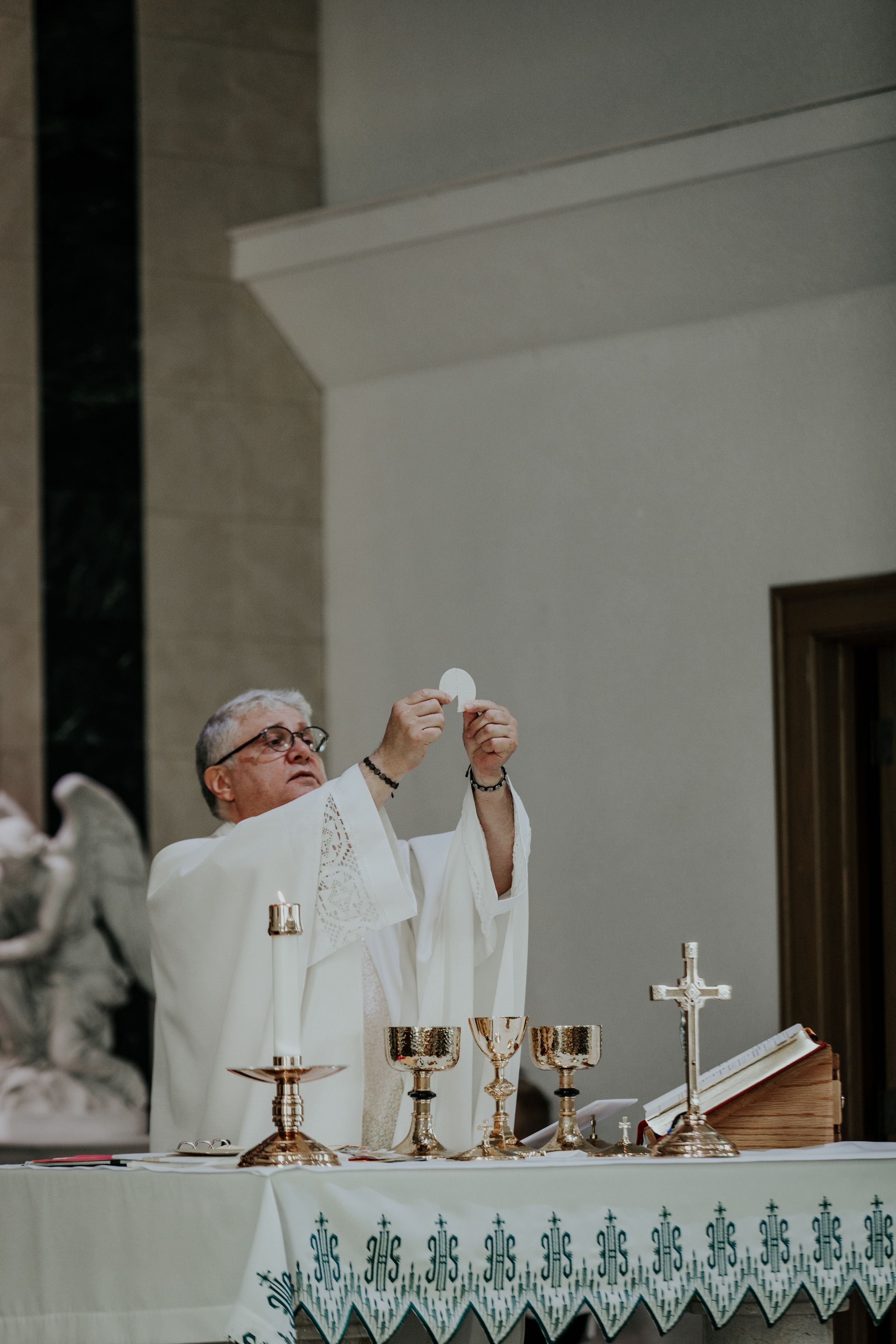 Rockford IL Catholic wedding photographer