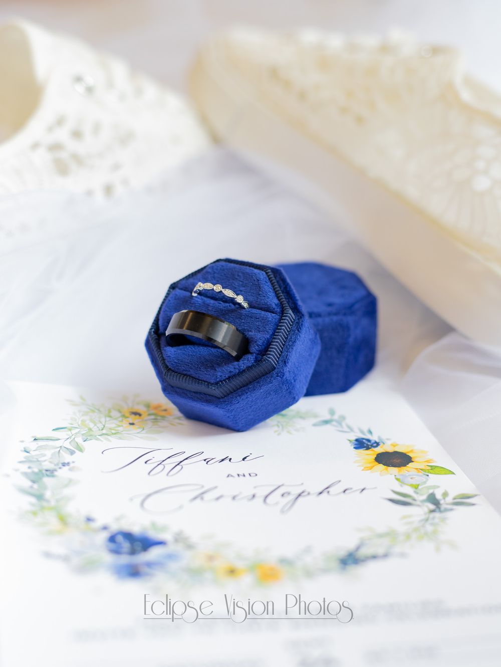 Detail shot of wedding rings.