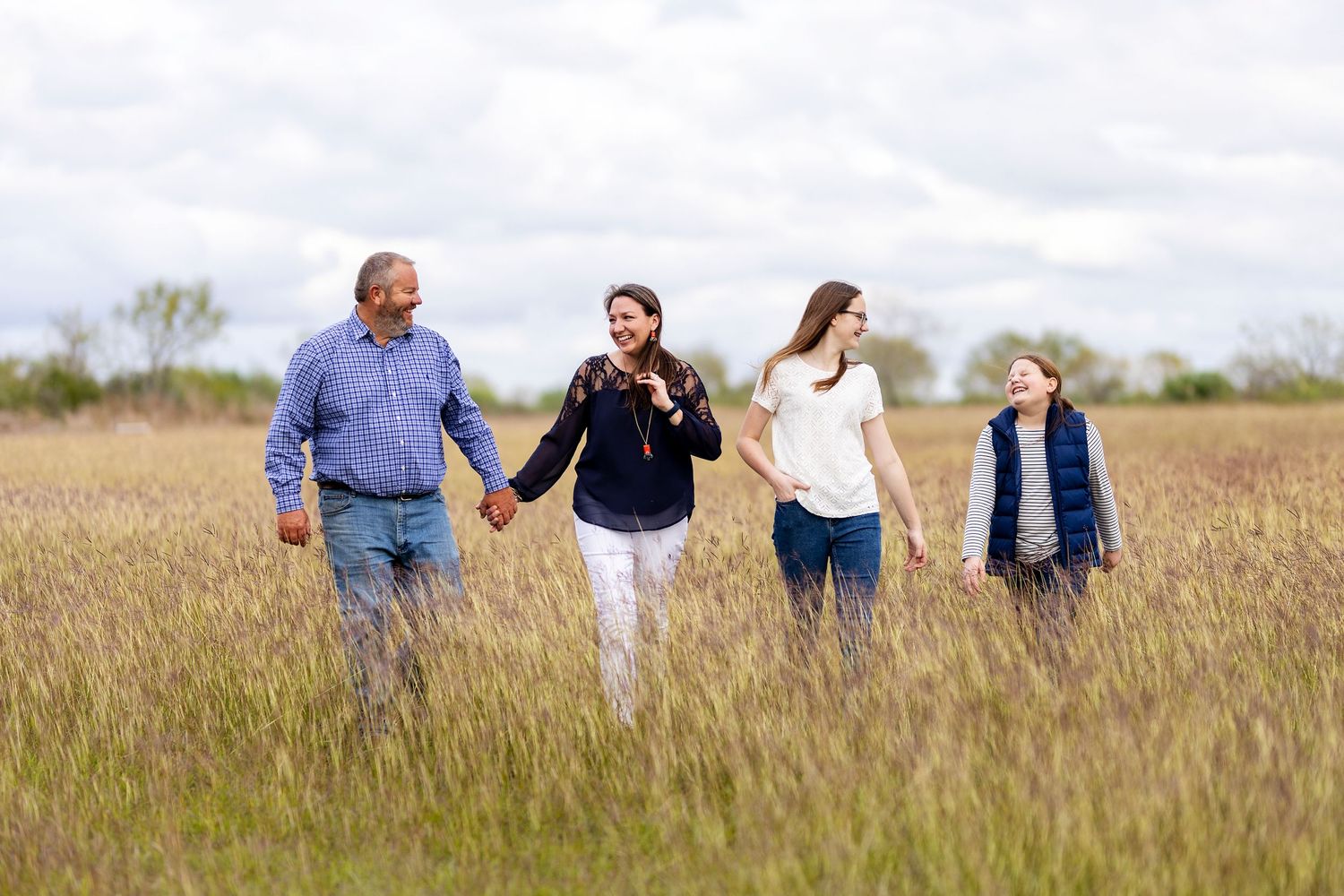 San Antonio Photographer Jason Carmony photographs family in Poth, Texas