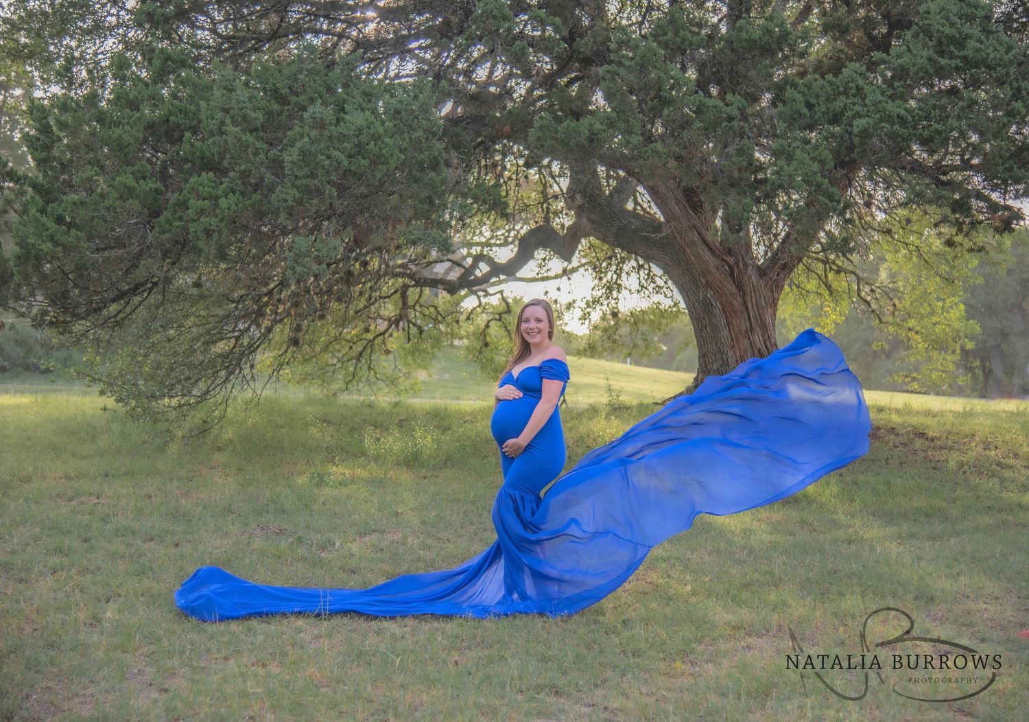 Maternity Photoshoot Session at Walnut Creek Metropolitan Park in Austin, Texas