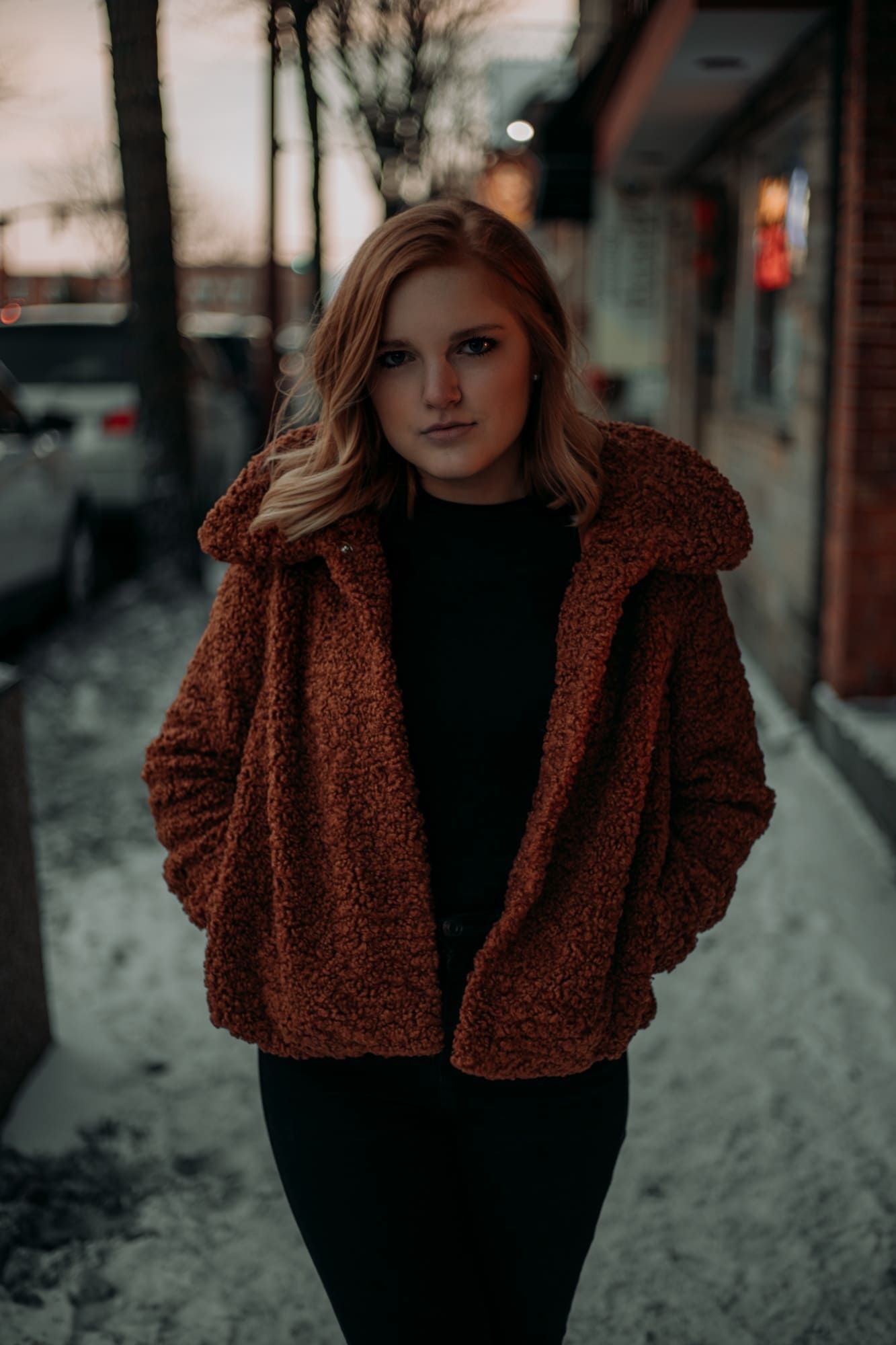 Senior-photos-downtown-maumee