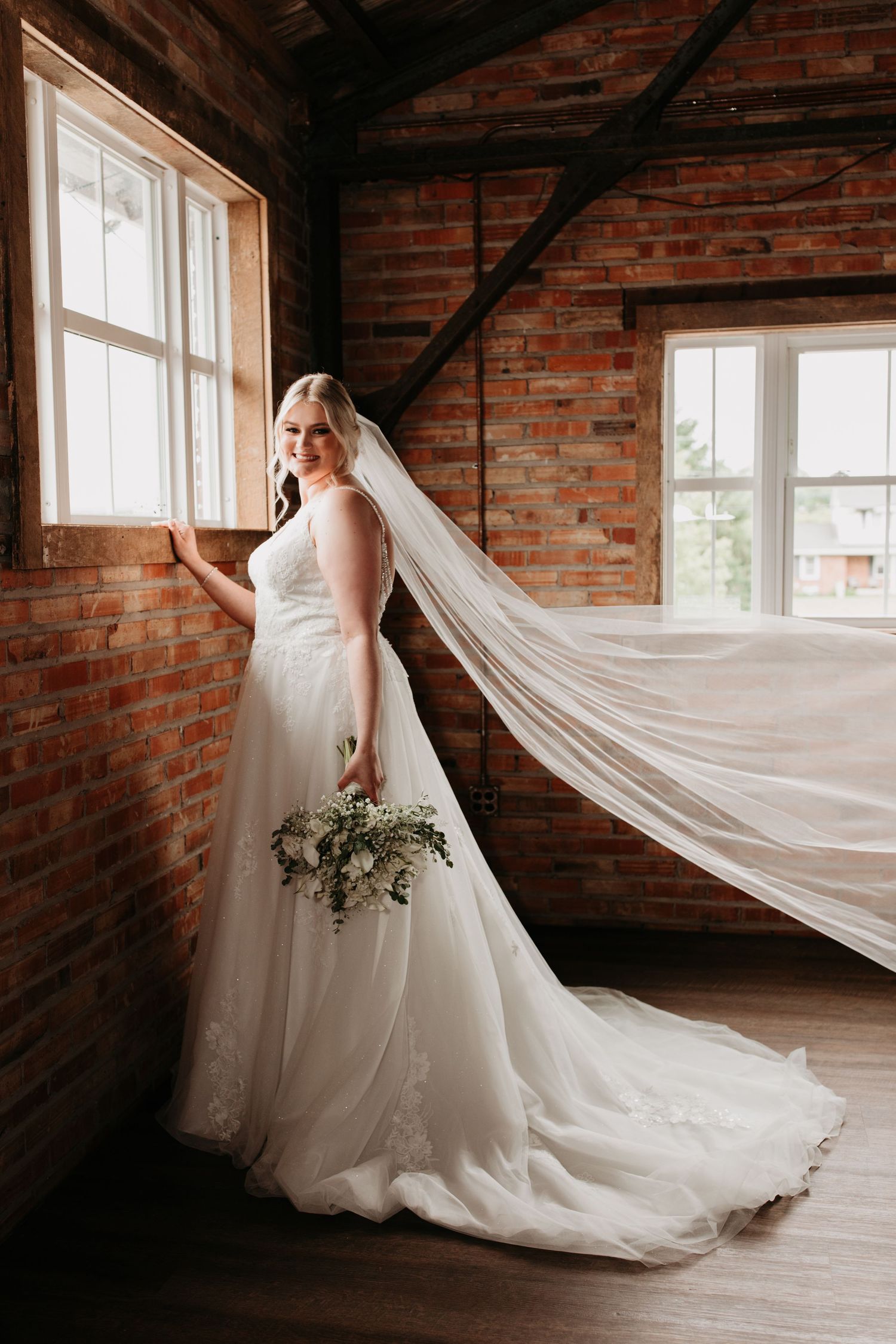 Ohio Photographer, Ohio Wedding, Wedding Photos, Bride Photos, Pickwick Place, Wedding Portraits,  Bride Portrait