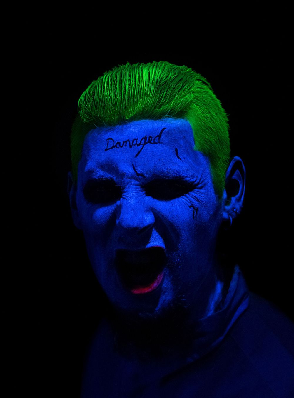 valgusmaaling, neon light photography, neon light photoshoot, neon light photos, fantaasia fotosessioon, fotolavastus, portree sessioon,