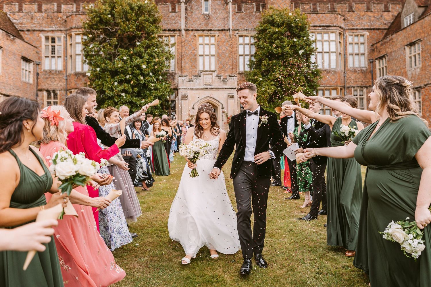 Mapledurham wedding photos photographer confetti www.vickyphotography.co.uk