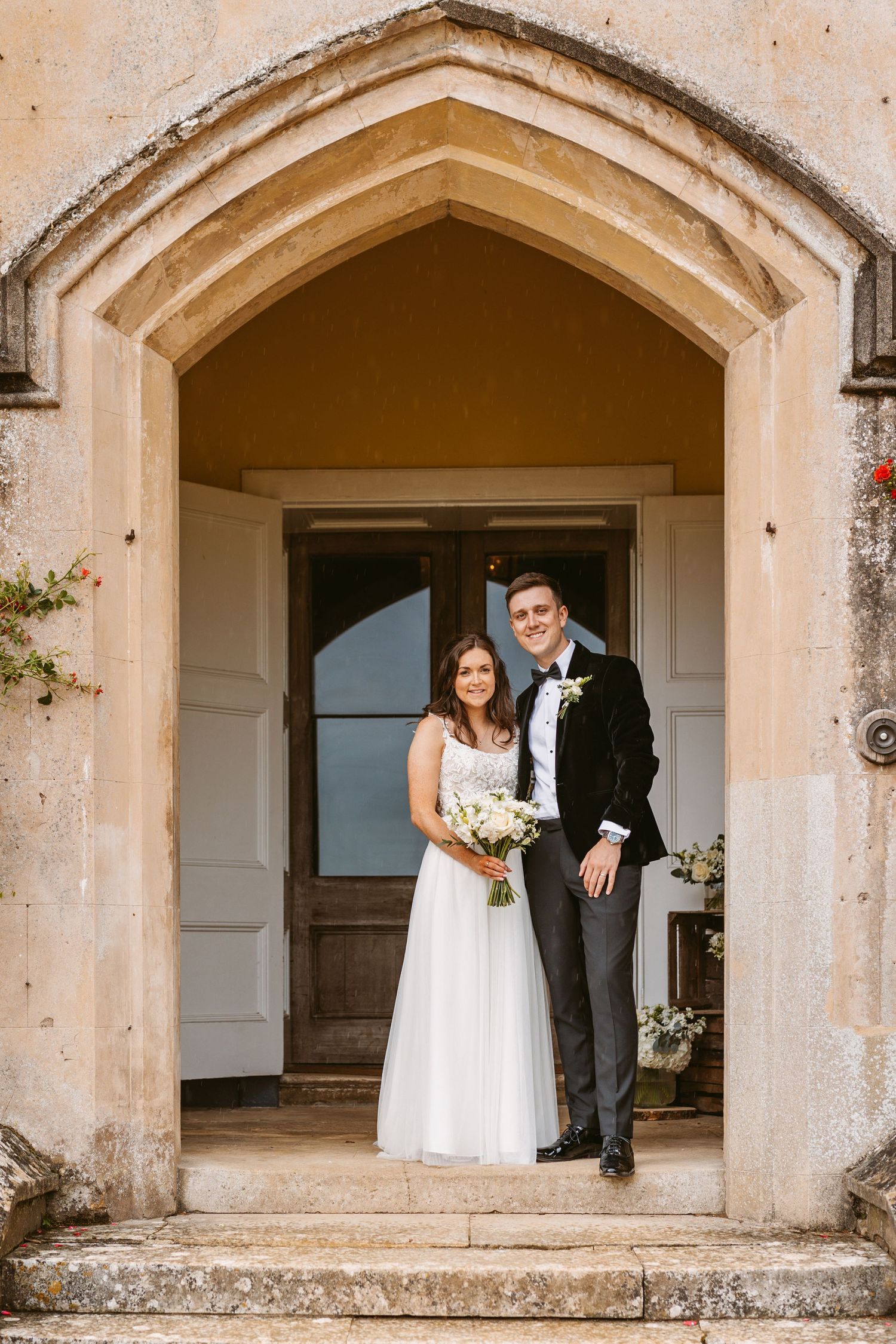 Mapledurham wedding photos www.vickyphotography.co.uk