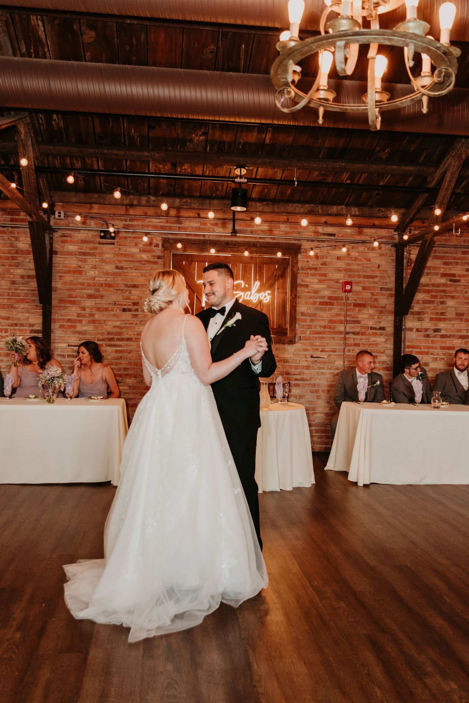 Ohio Photographer, Ohio Wedding, Wedding Photos, Bride and Groom Photos, Pickwick Place, Wedding Reception Photos