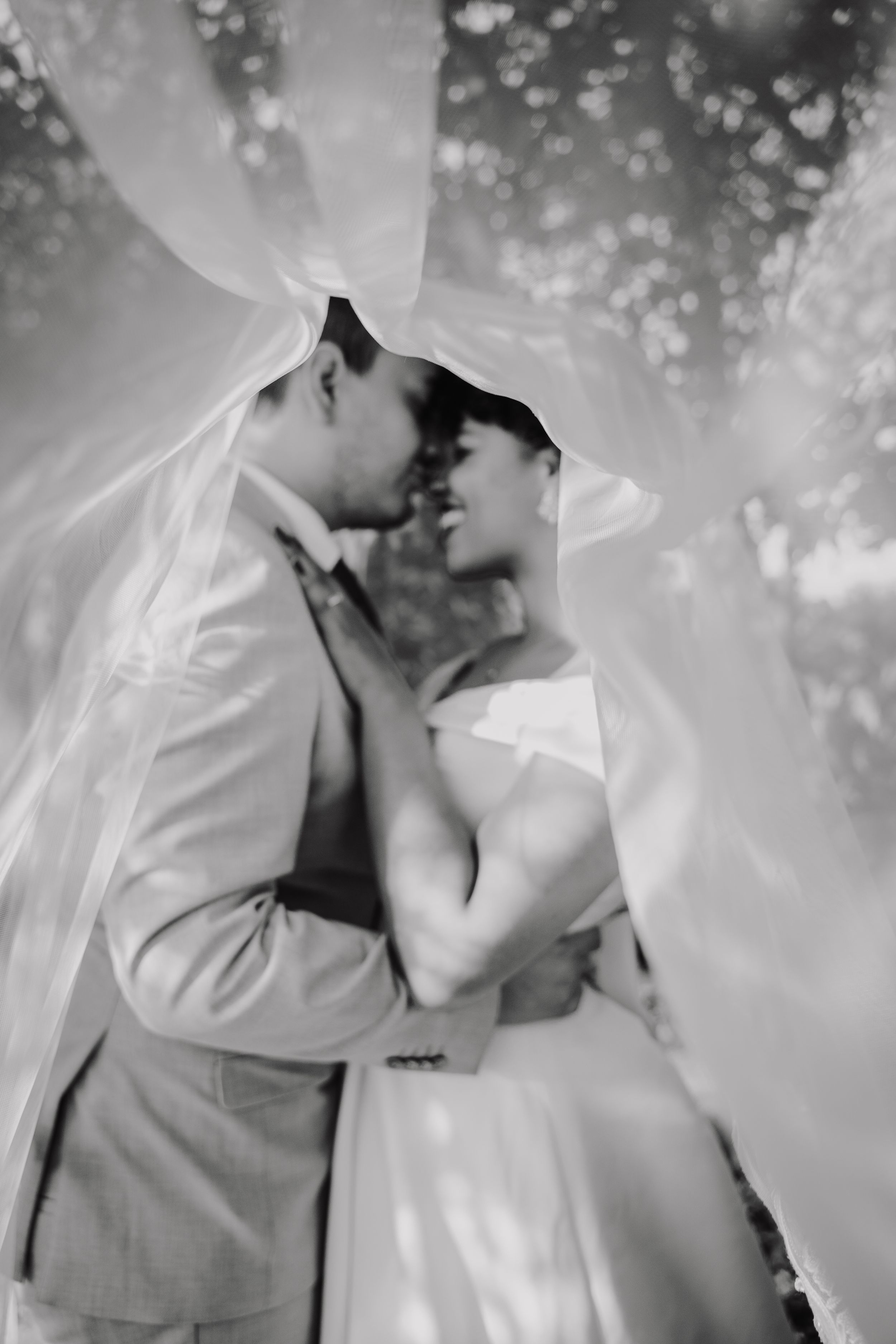 Romantische Hochzeitsfotos in Berlin – Outdoor Shooting im Tiergarten