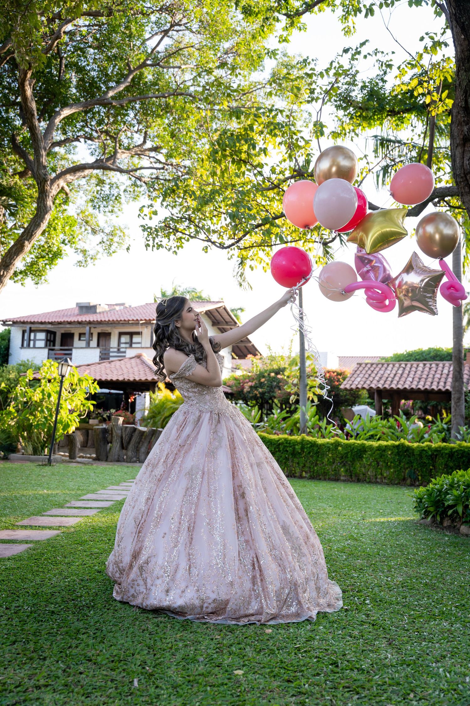 Invitaciones personalizadas para quinceañeras del 2024, diseñadas para sorprender y emocionar a tus invitados.