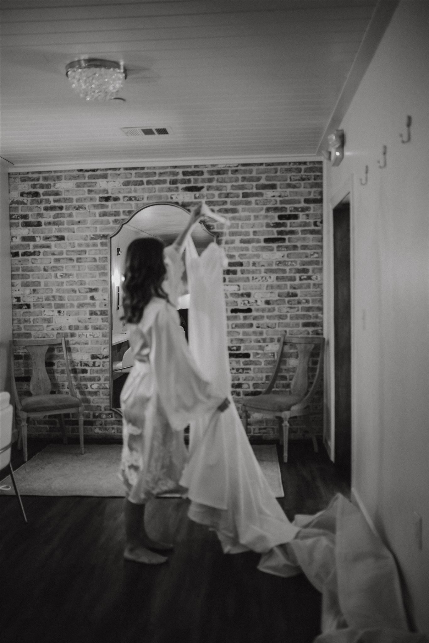 bride and bridesmaids getting ready in suite of Carriage House wedding venue in Conroe, Tx