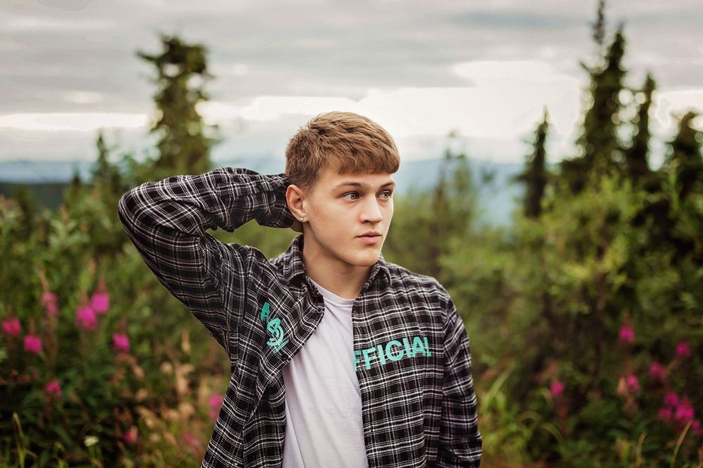 alaska senior portraits, fairbanks alaska senior portraits, graduation photoshoot, fairbanks ak senior portraits near me