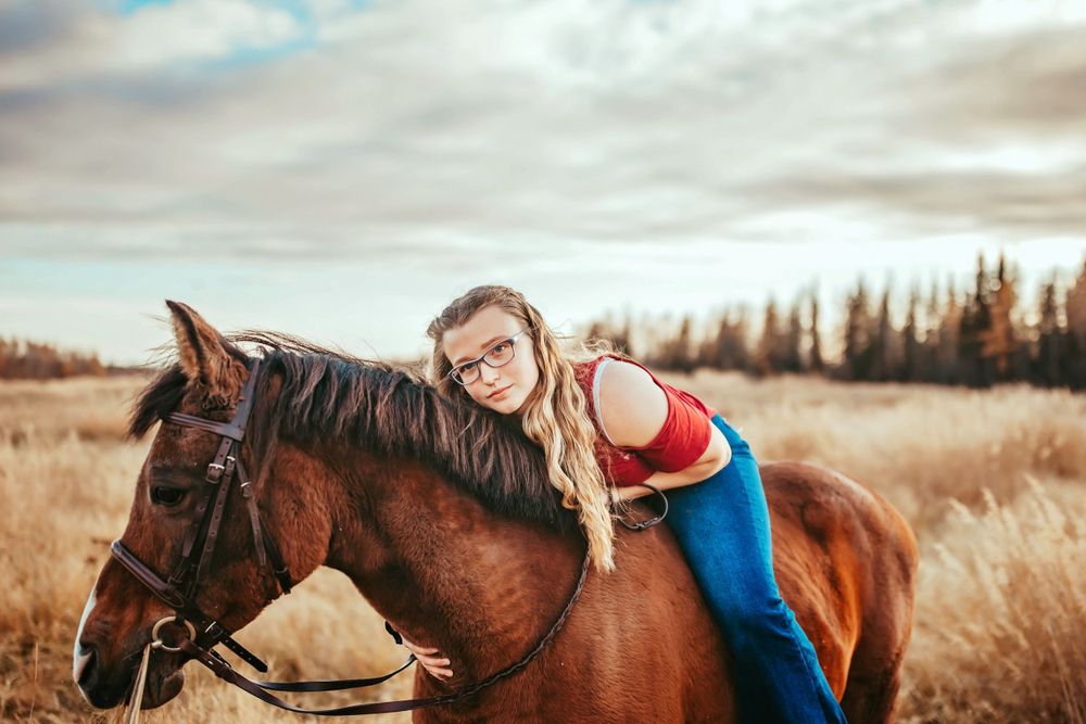alaska senior portraits, fairbanks alaska senior portraits, graduation photoshoot, fairbanks ak senior portraits near me