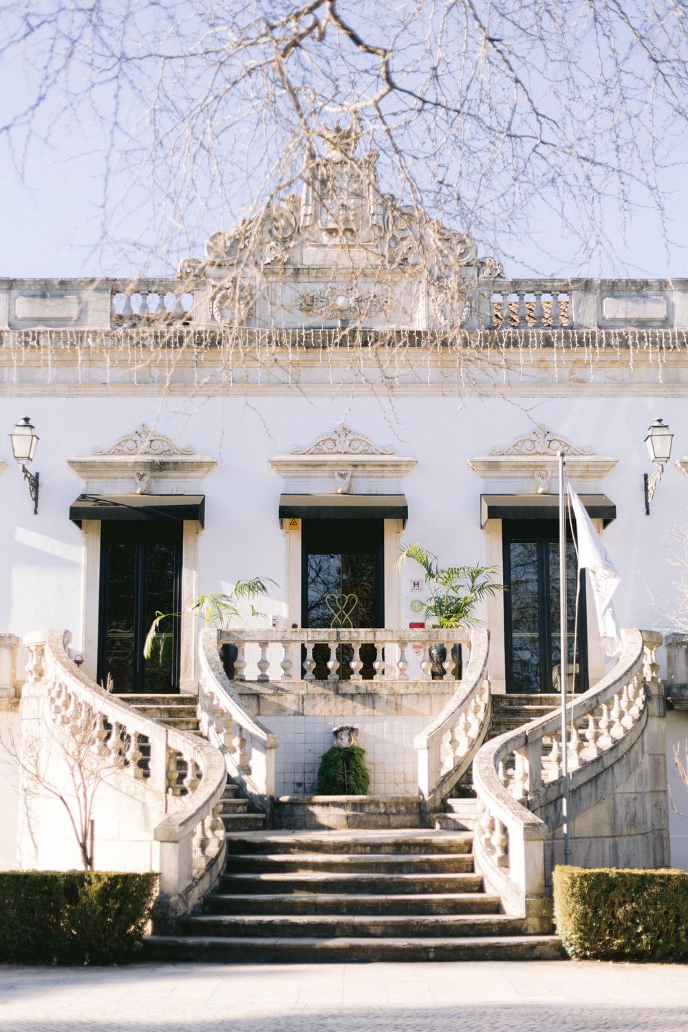 fachada e escadaria do Hotel Quinta das Lágrimas em Coimbra