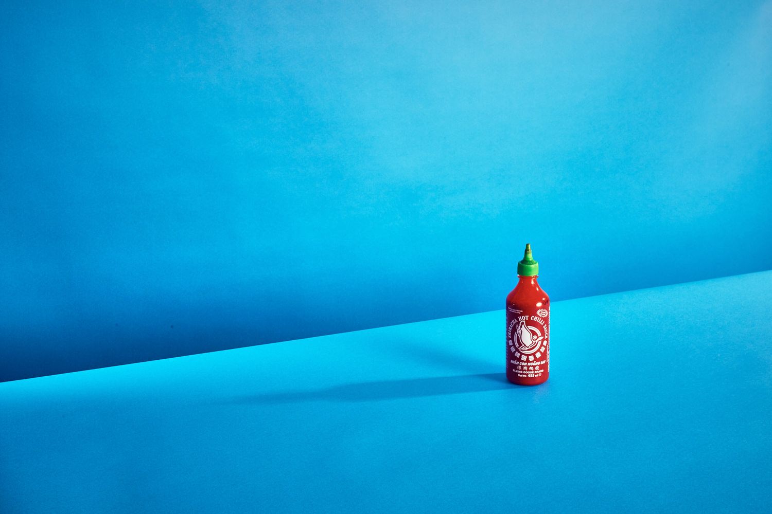 Food Photography - Hot Sauce - Sriracha bottle  -  Flying goose Brand  - Alexander Malric-Smith Photography