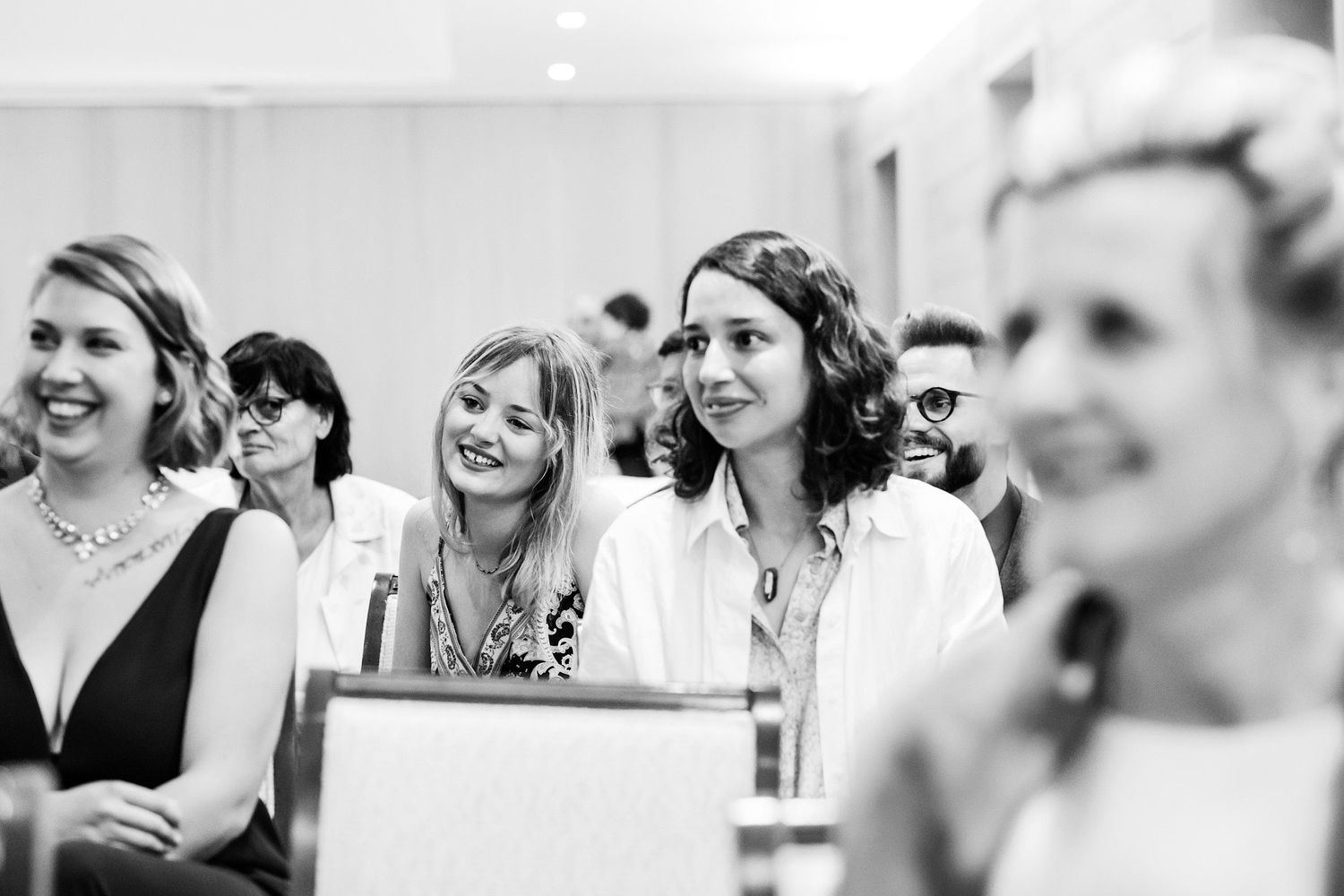 TLOOK photographe de mariage de style documentaire, au royalp à villars cérémonie de mariage avec les amies