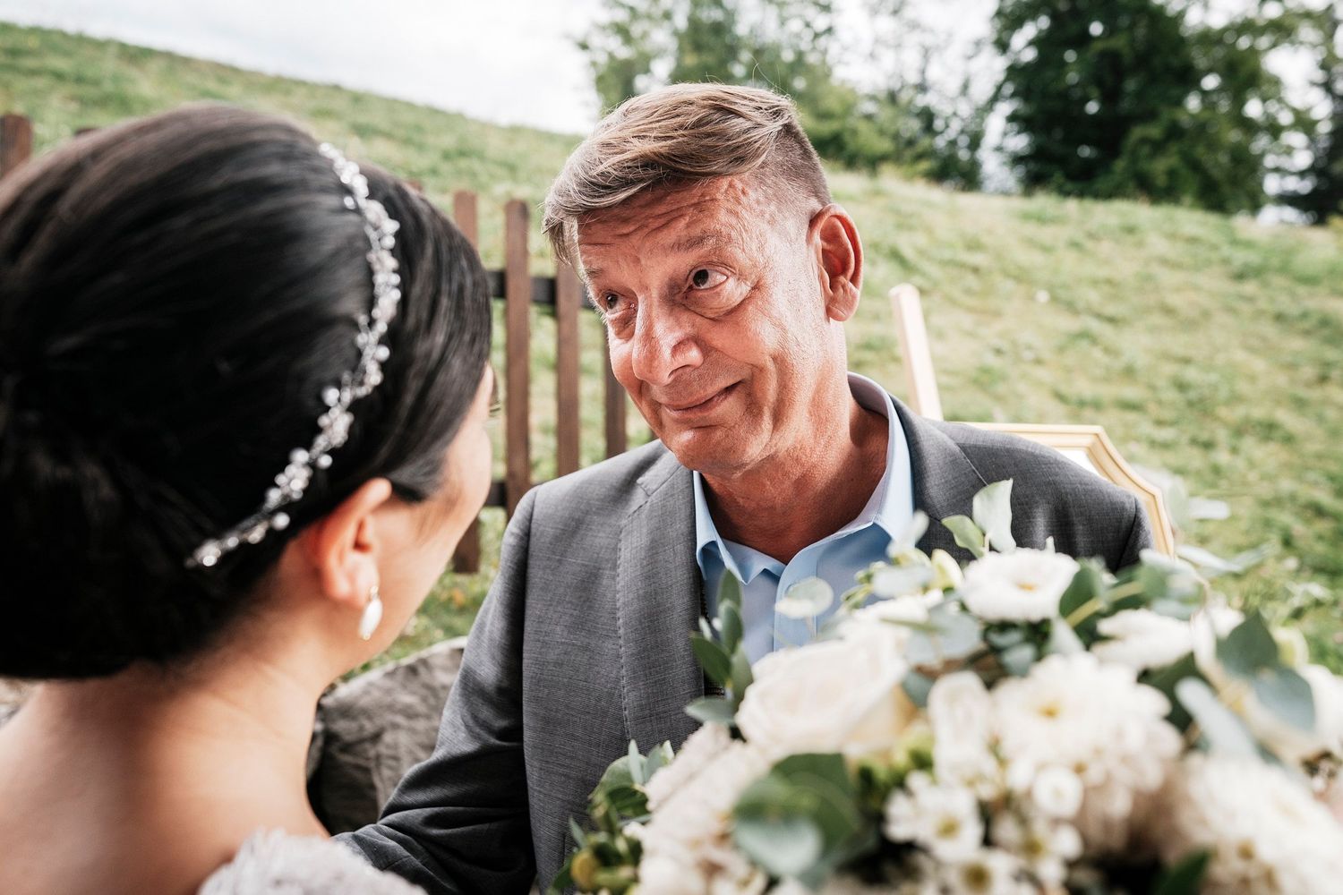 TLOOK photographe de mariage de style documentaire, au royalp à villars cocktail terrasse émotion