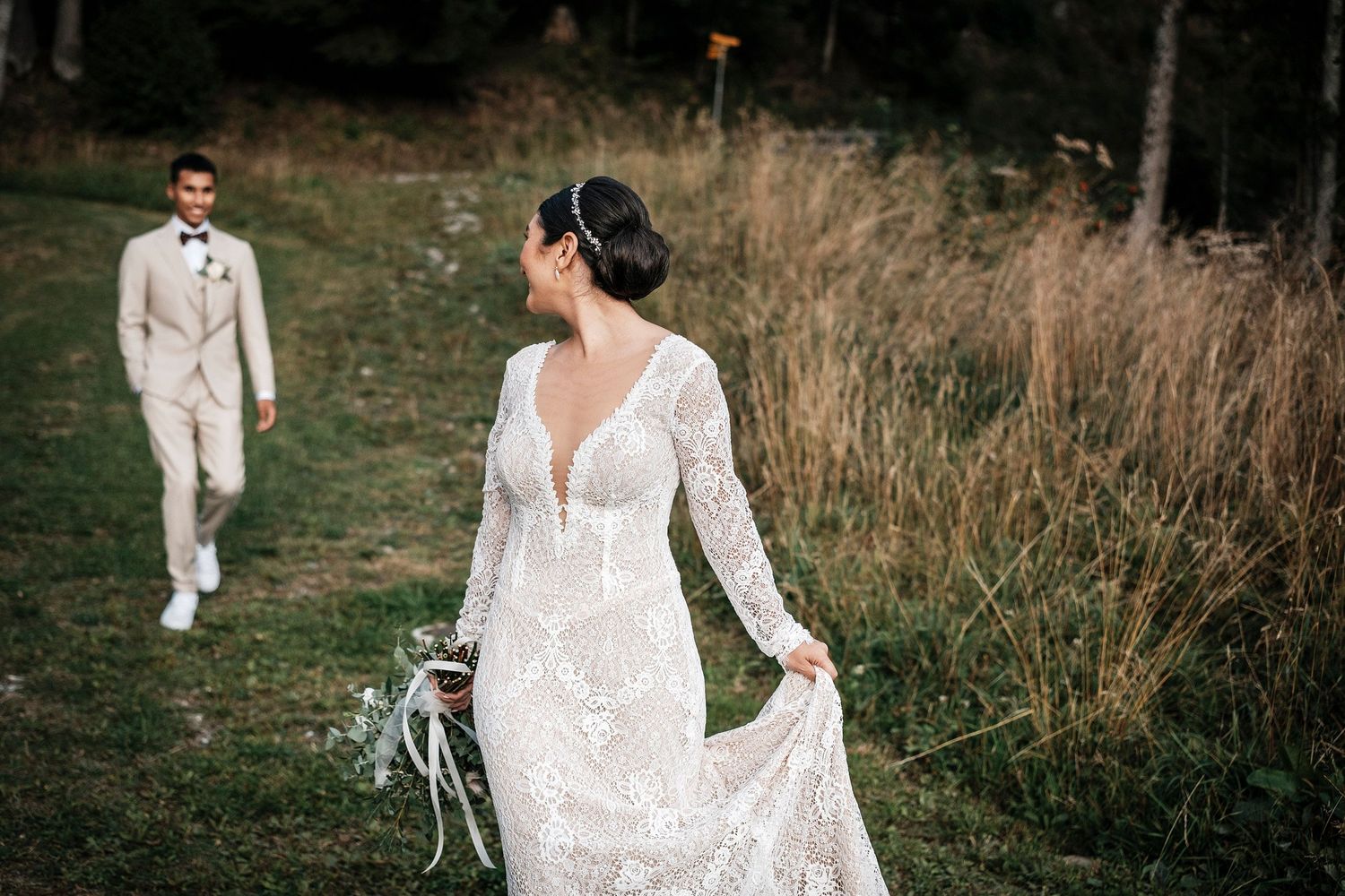TLOOK photographe de mariage de style documentaire, au royalp à villars portrait des mariés