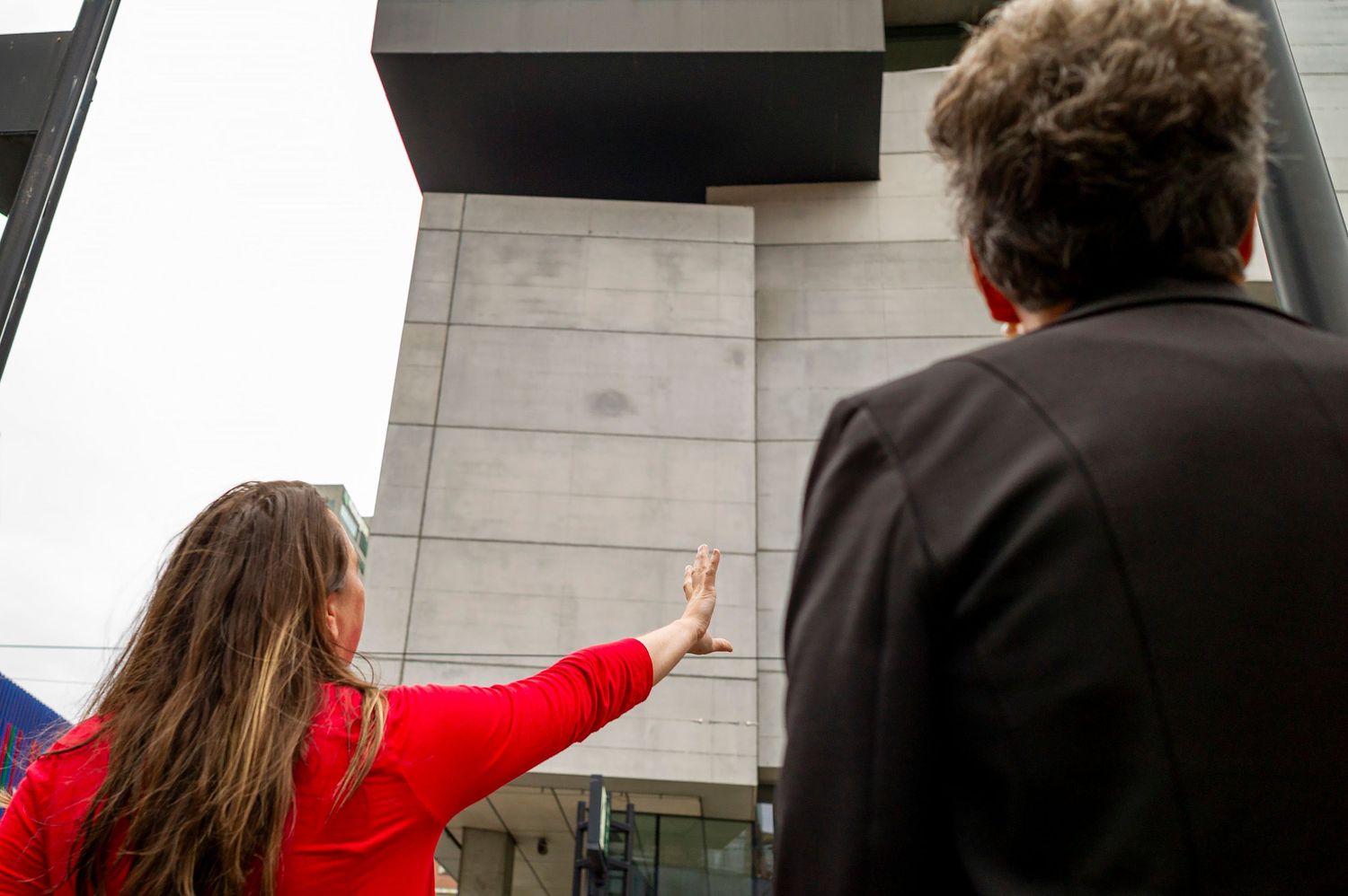A Docent discusses the architecture of Zaha Hadid’s design of the Contemporary Arts Center
