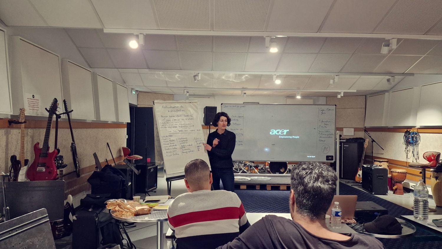 Cécile Harleaux en atelier d'intelligence collective dans une structure culturelle