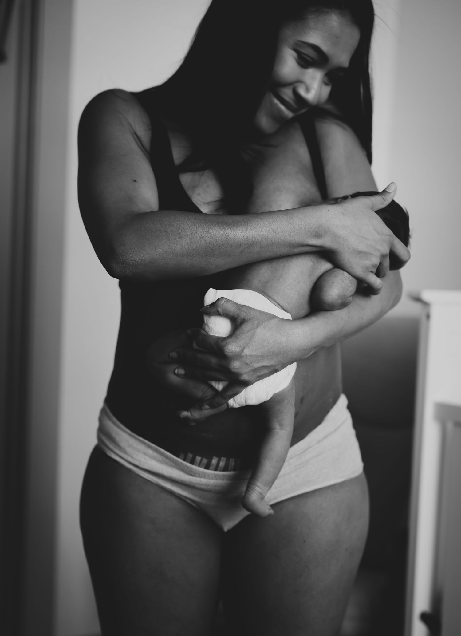 mom holding newborn baby. newborn photos at home dallas. alex marie photography.