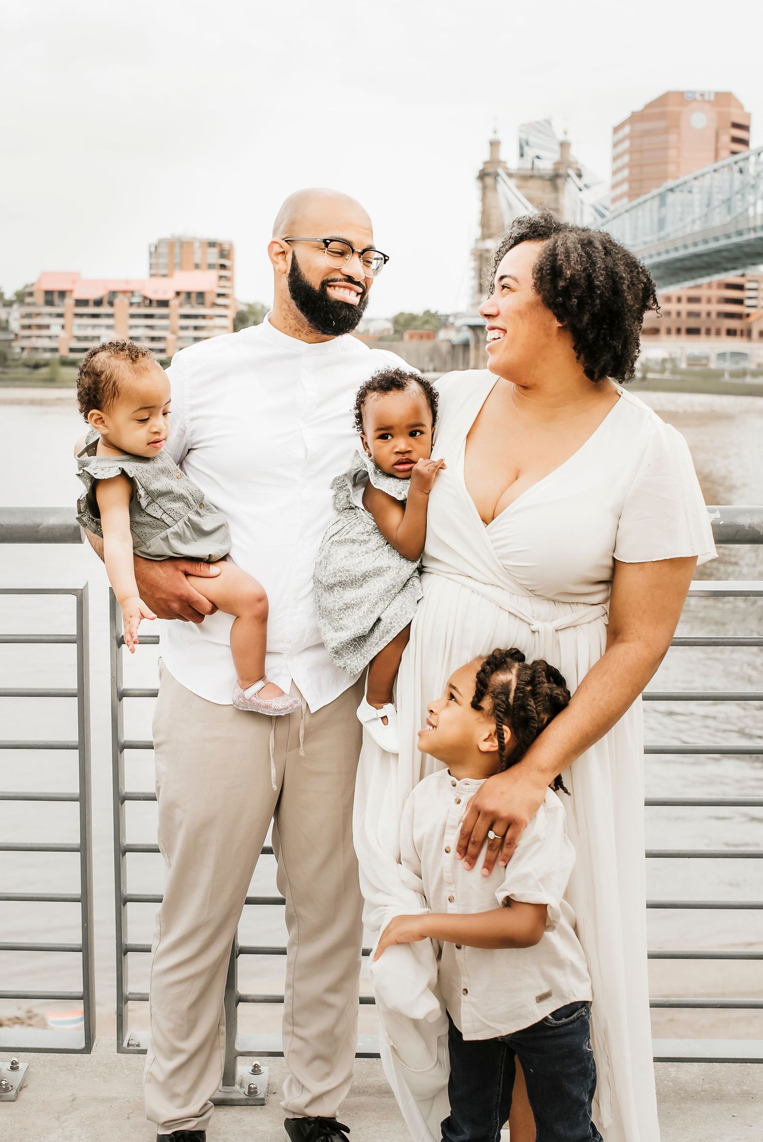 family photo session in downtown cincinnati
