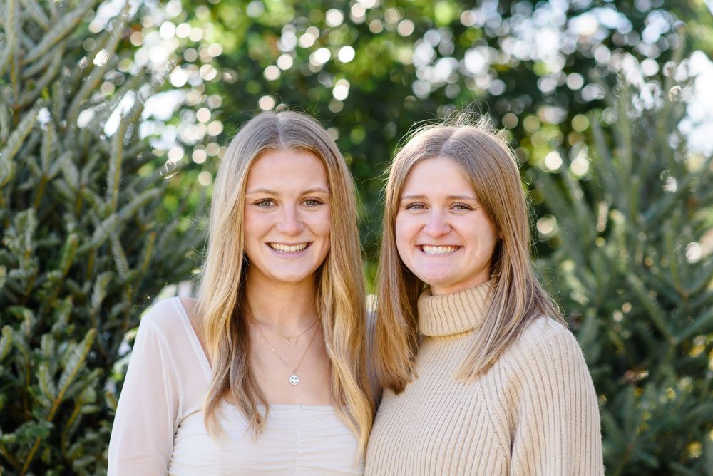 christmas tree sisters portrait mechanicsville