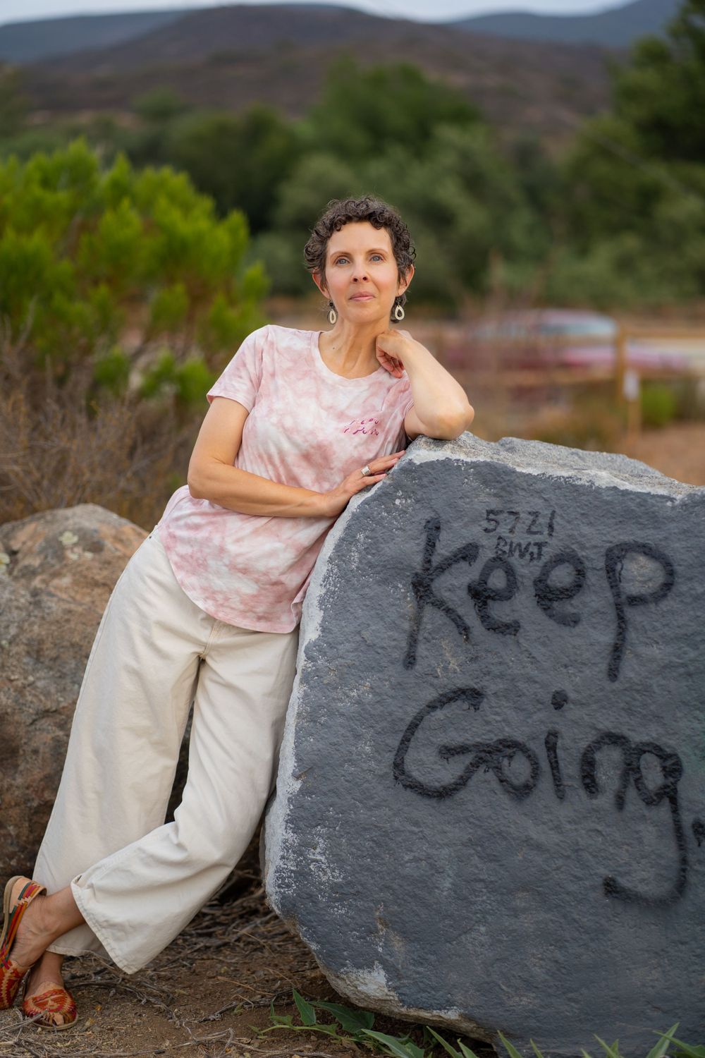Rachel Aranico Photography, Lifestyle, Headshots, Woman leaning on rock