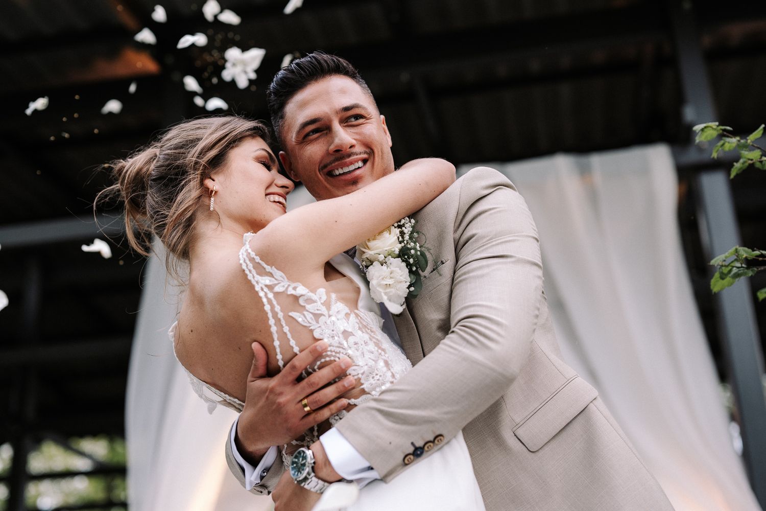 Zivile Hochzeit am Zürich Airport Circle Park Anni und Julian
