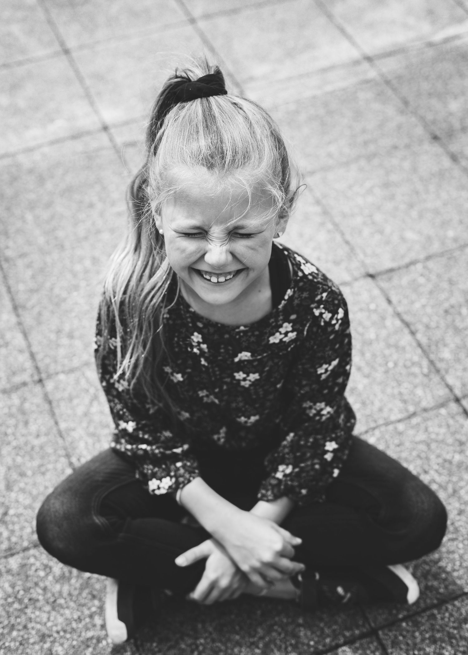 Baby-, Familien- & Babybauchshootings mit Herz. Natürlich, warm, entspannt. Bei euch Zuhause oder Outdoor. Termin einfach online anfragen.