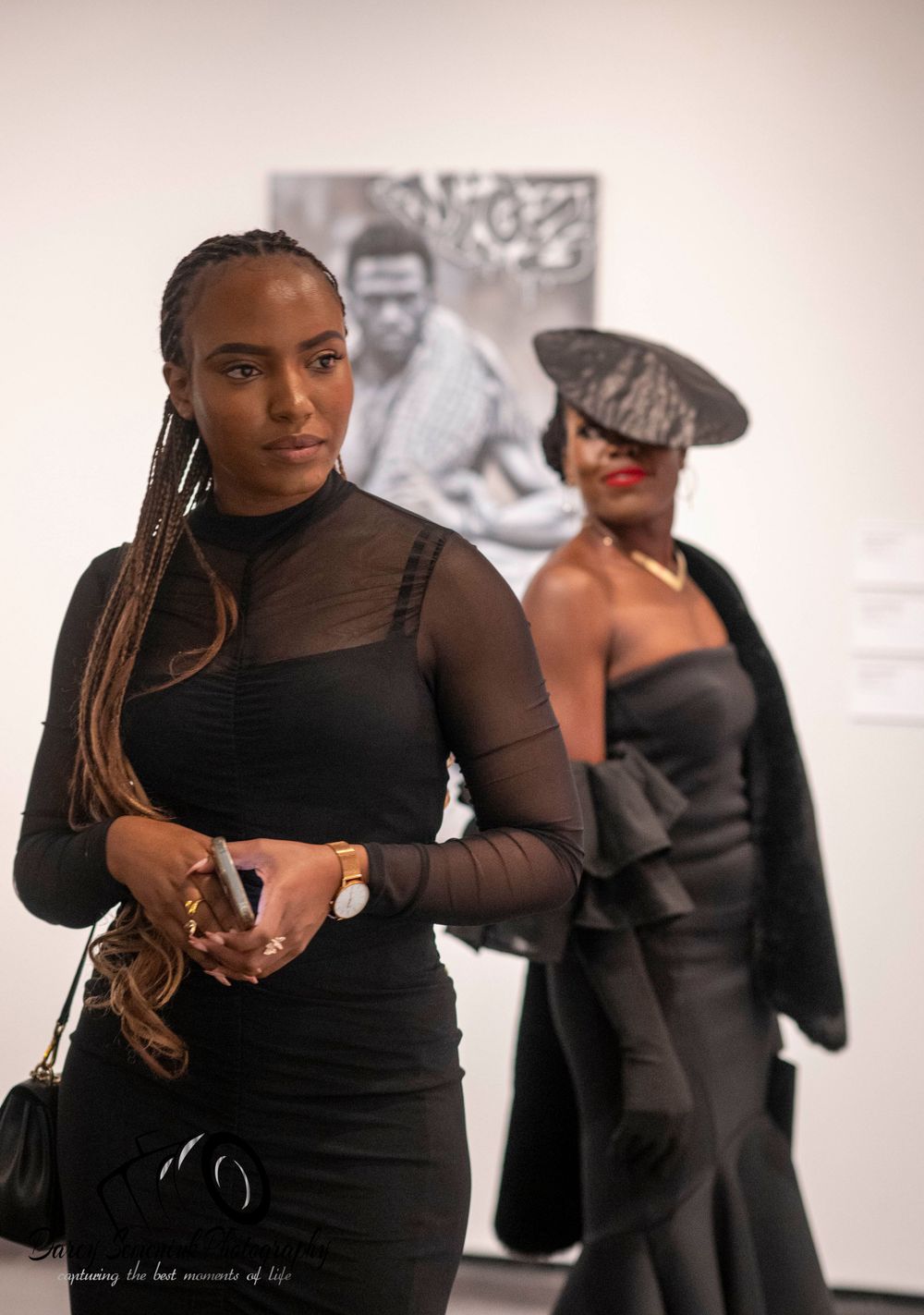 A sequence of photos shows a person in a black outfit posing against a light-colored background in an art gallery setting.