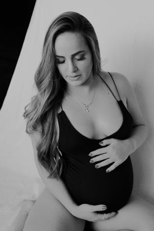 Artistic black and white boudoir photography with soft lighting.